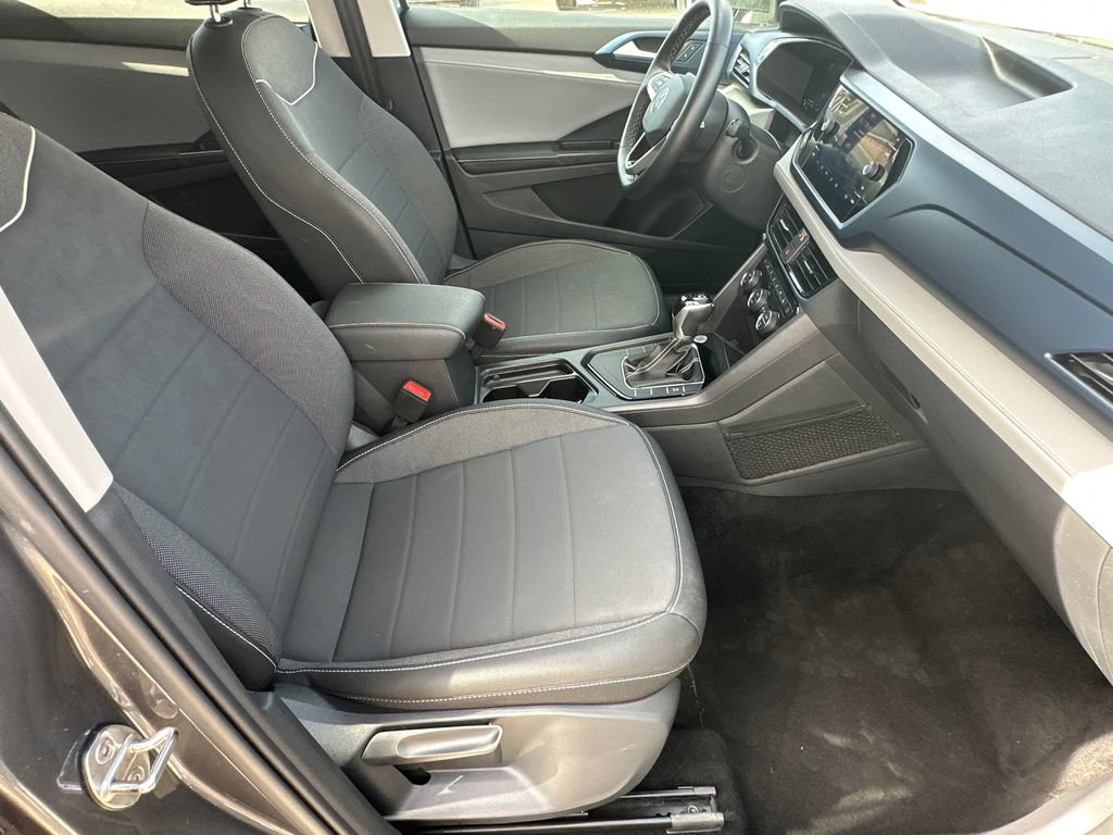 Used 2024 Volkswagen Taos SE image 13