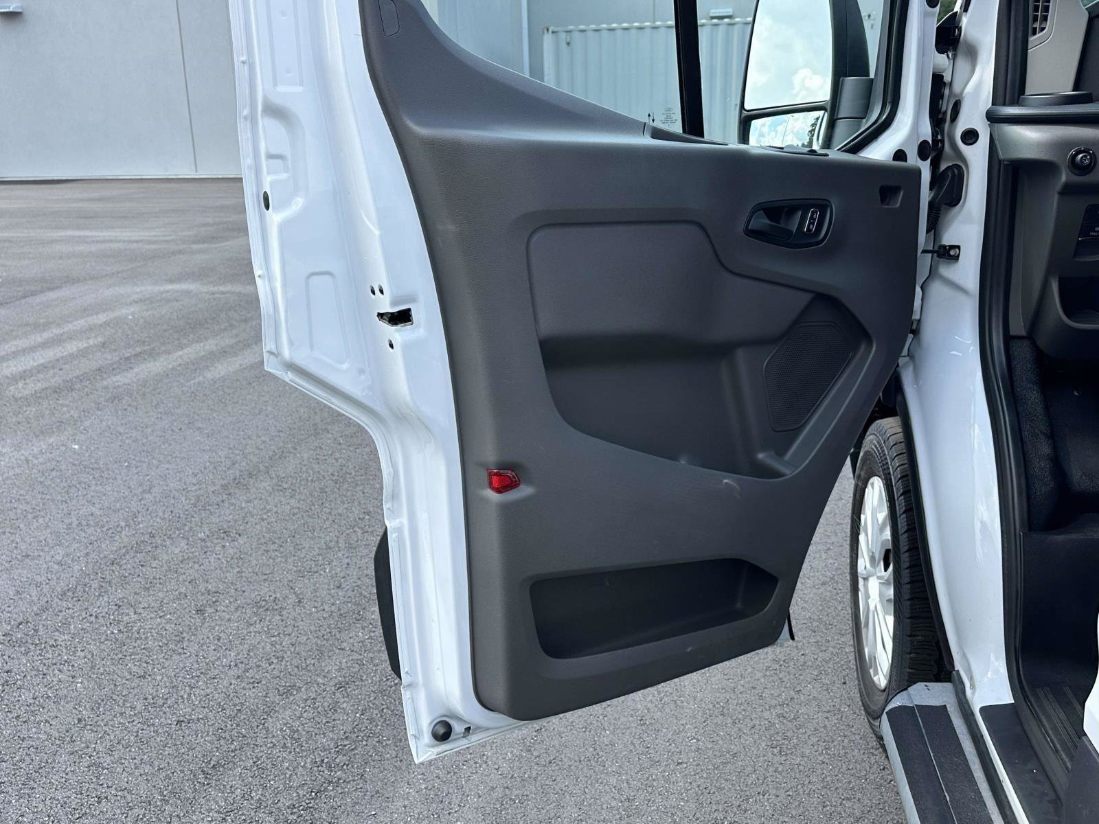 Used 2025 Ford Transit 250 Low Roof w/ Exterior Upgrade Package RWD image 5
