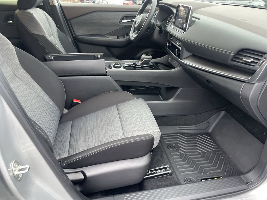 Used 2023 Nissan Rogue SV image 30