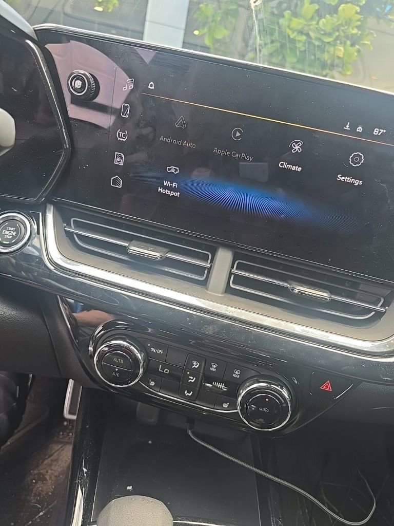 Used 2024 Chevrolet Trax RS w/ Driver Confidence Package FWD image 12