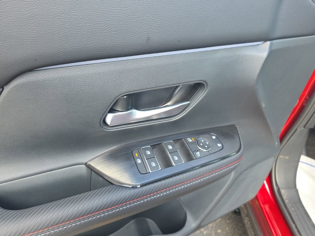 Certified 2025 Nissan Kicks SR AWD/4WD image 15