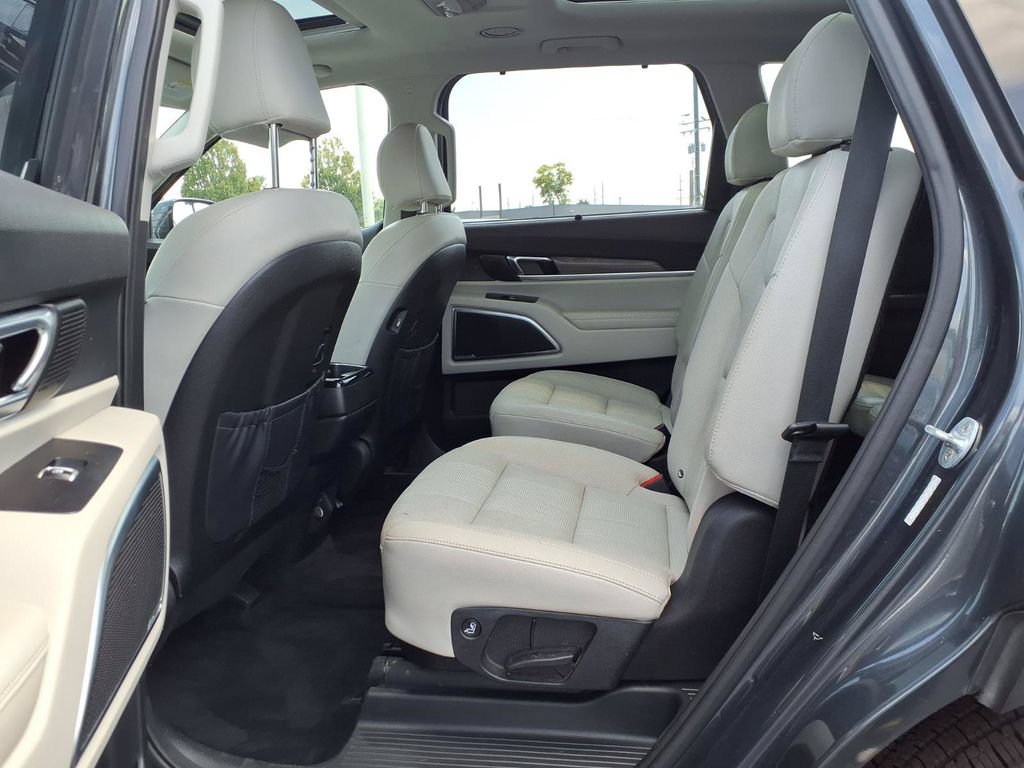 Used 2020 Kia Telluride SX FWD image 19