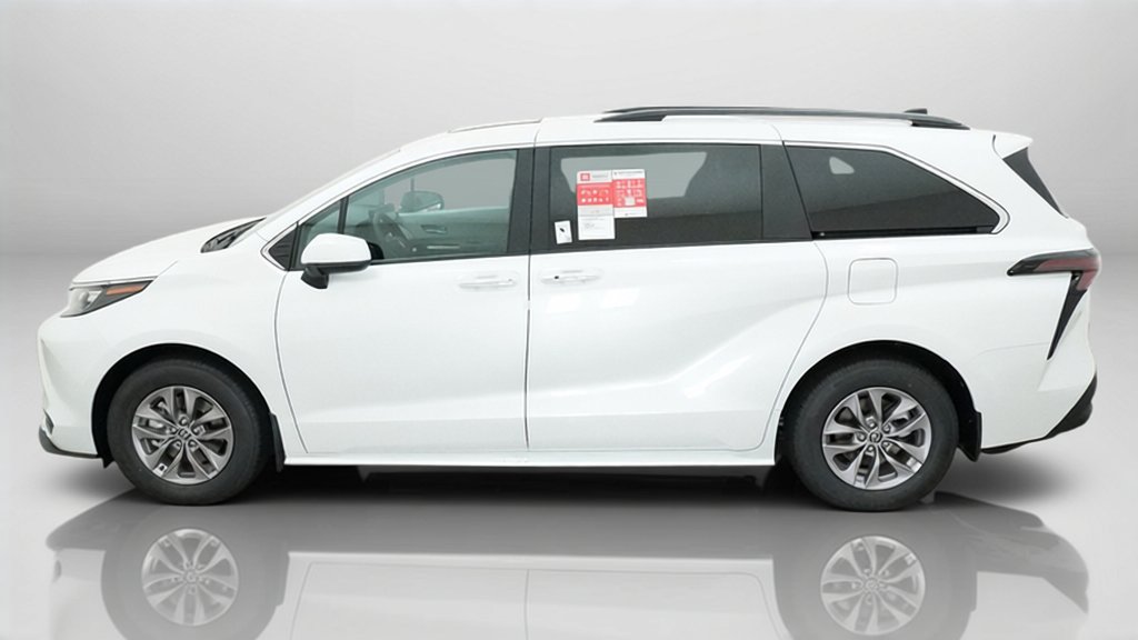 New 2026 Toyota Sienna XLE FWD image 6