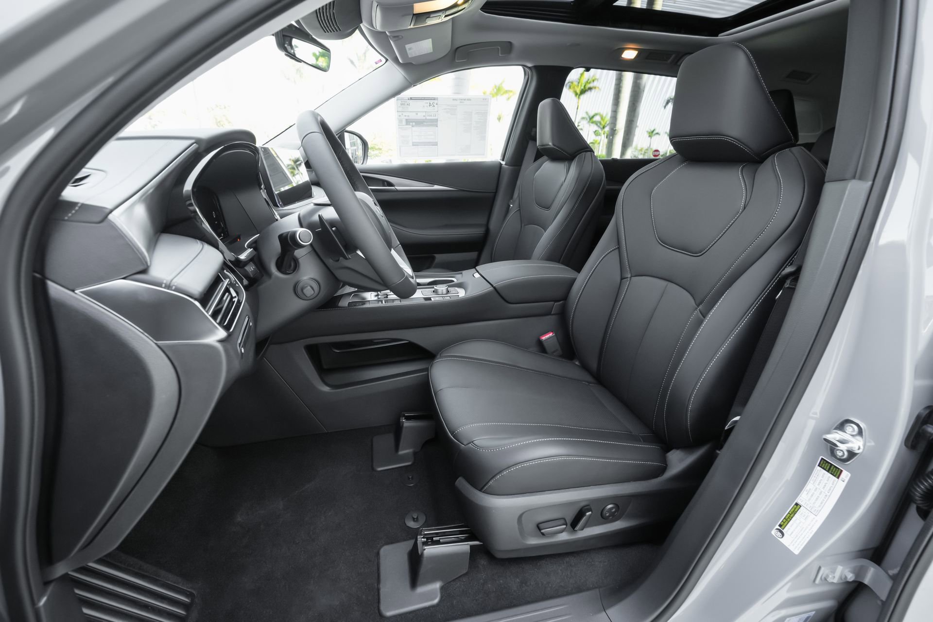 New 2026 INFINITI QX60 Luxe w/ Cargo Package image 6