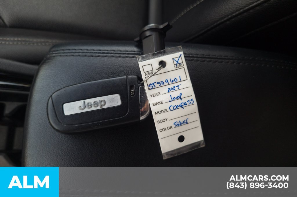 Used 2025 Jeep Compass Limited AWD/4WD image 33