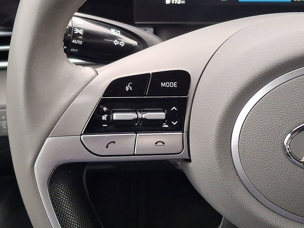 Used 2023 Hyundai Elantra SEL w/ Convenience Package image 20