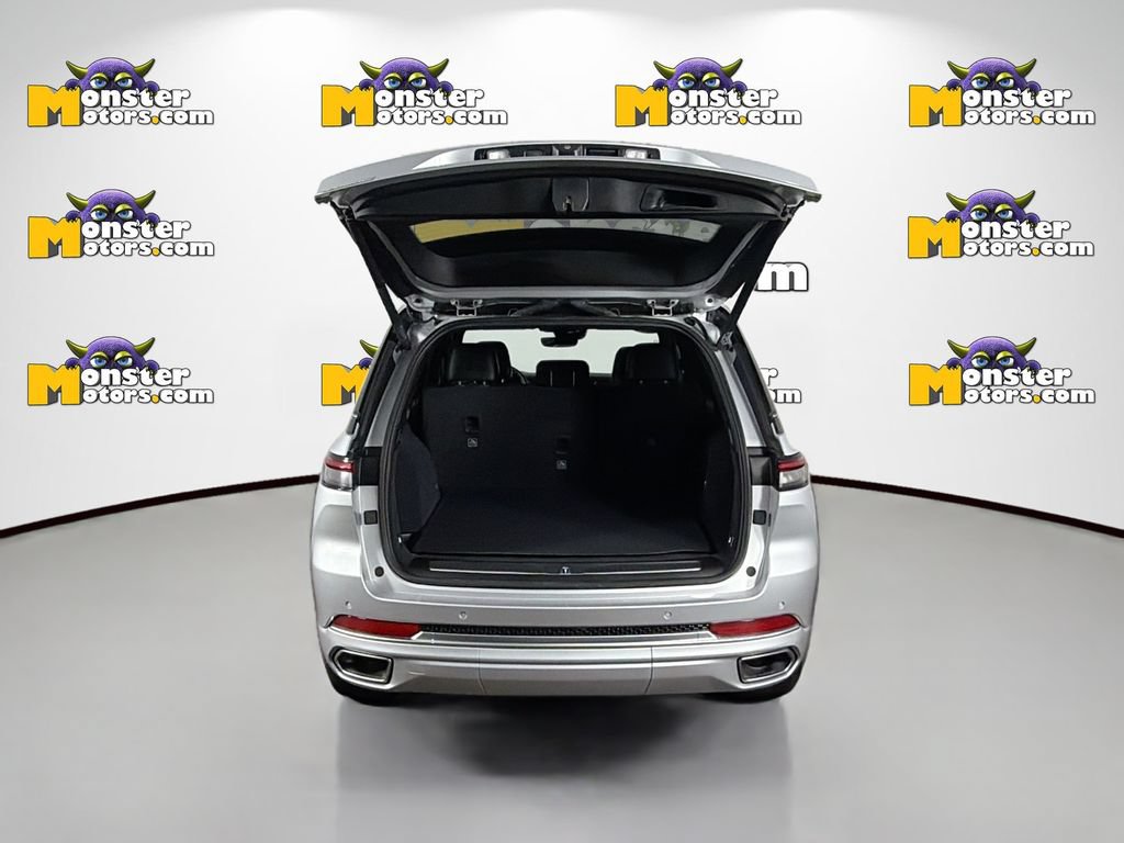 Used 2023 Jeep Grand Cherokee Summit AWD/4WD image 27