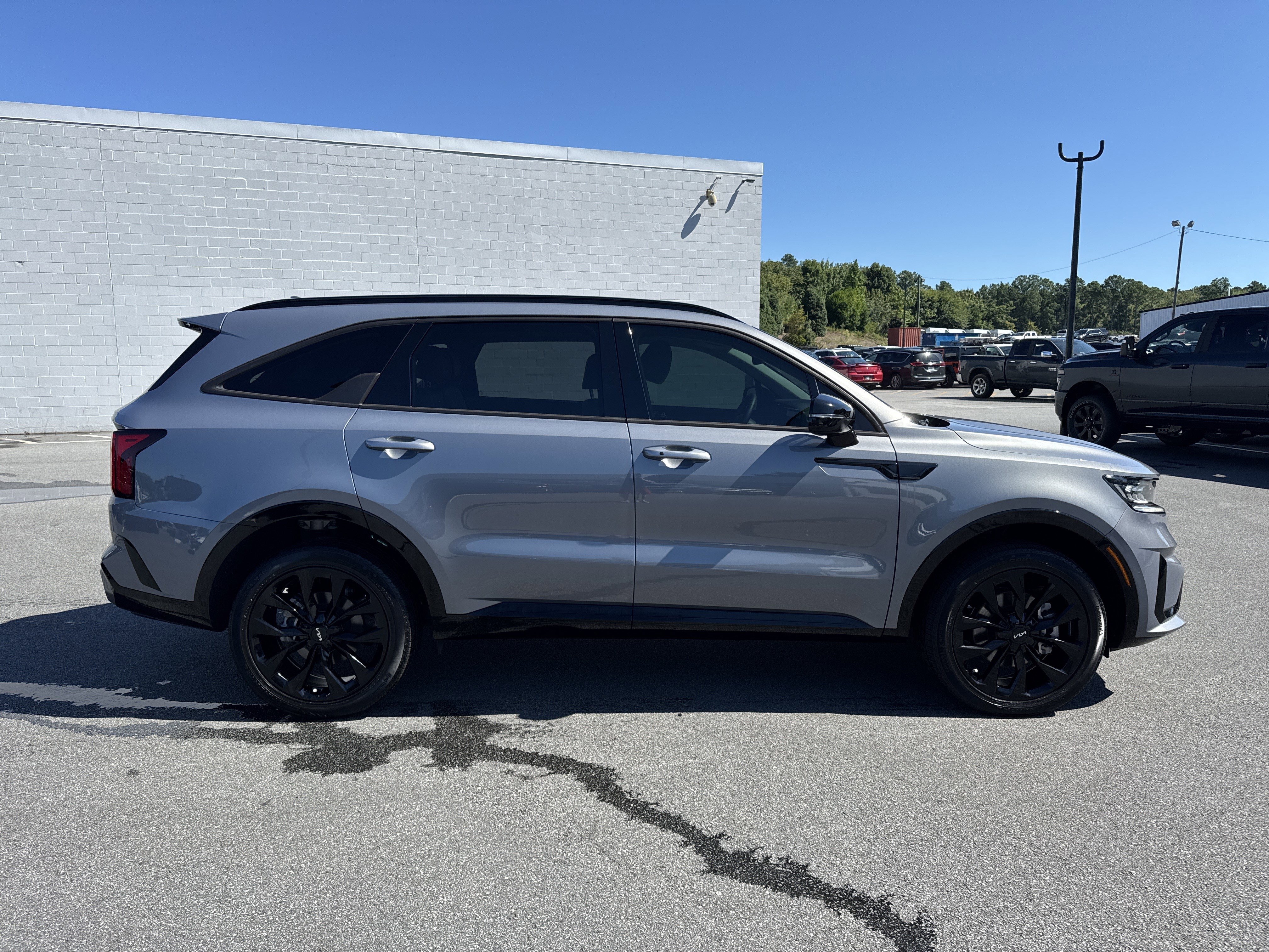 Used 2023 Kia Sorento SX image 9