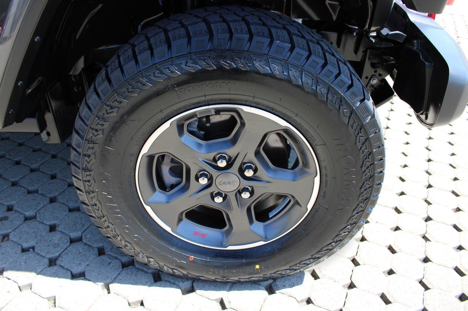 Used 2023 Jeep Gladiator Rubicon w/ Cold Weather Group AWD/4WD image 15