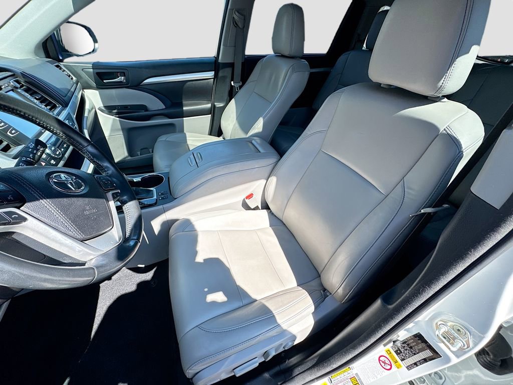 Used 2018 Toyota Highlander XLE AWD/4WD image 19