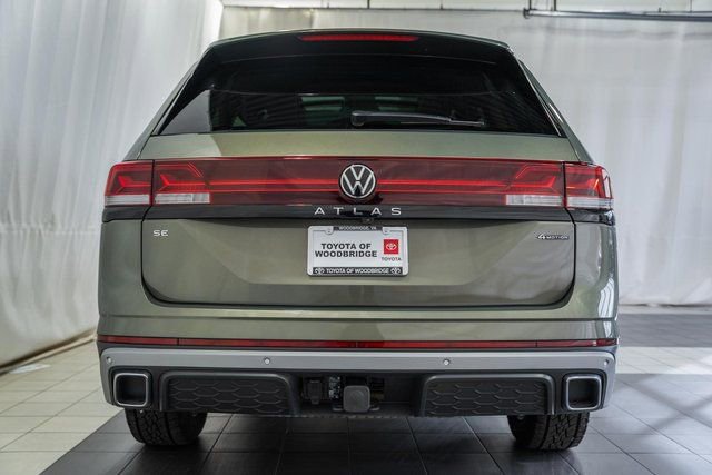 Used 2025 Volkswagen Atlas Peak Edition SE image 5