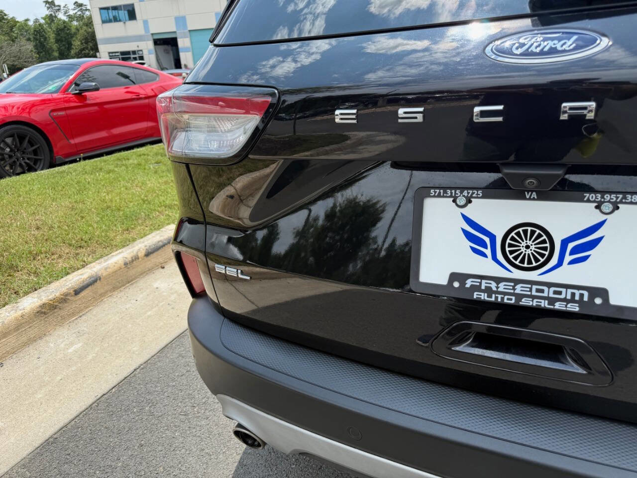 Used 2020 Ford Escape SEL image 10