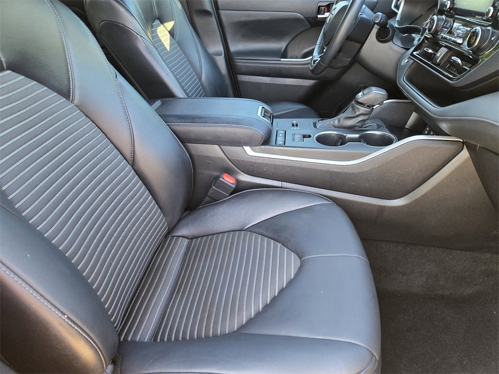 Used 2022 Toyota Highlander XSE image 20