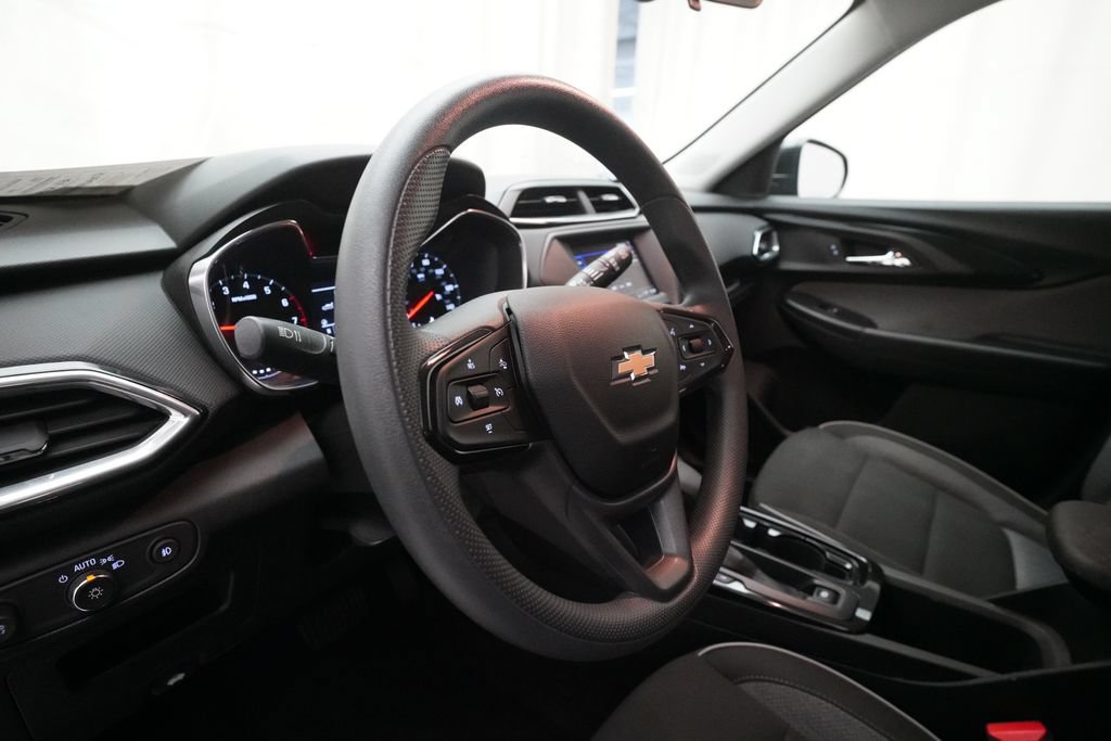Used 2023 Chevrolet TrailBlazer LT FWD image 8