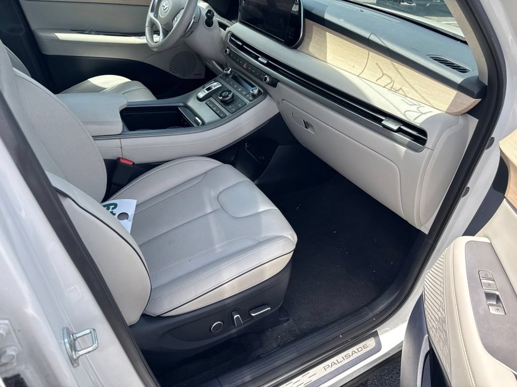 Used 2024 Hyundai Palisade Limited FWD image 17