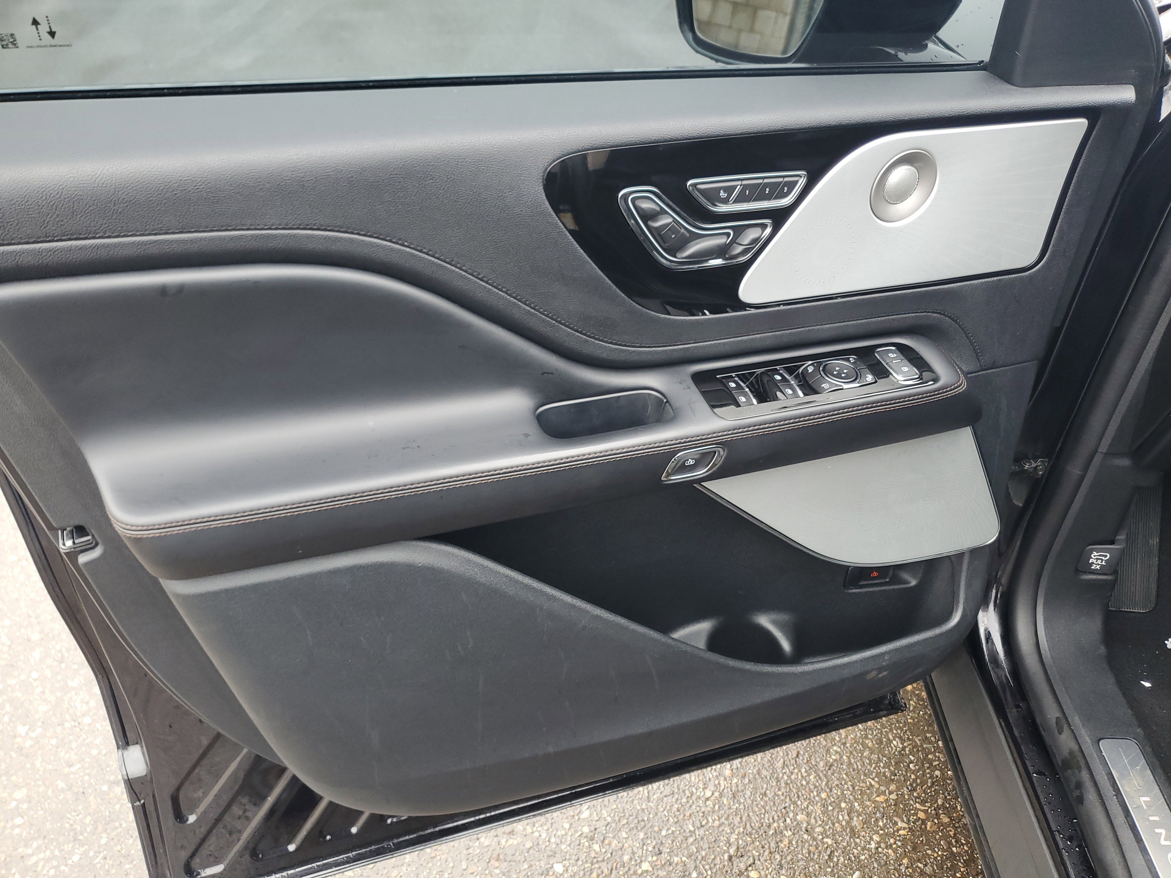 Used 2023 Lincoln Aviator Reserve w/ Equipment Group 201A image 10