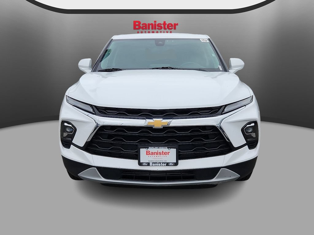 Used 2025 Chevrolet Blazer LT AWD/4WD image 2