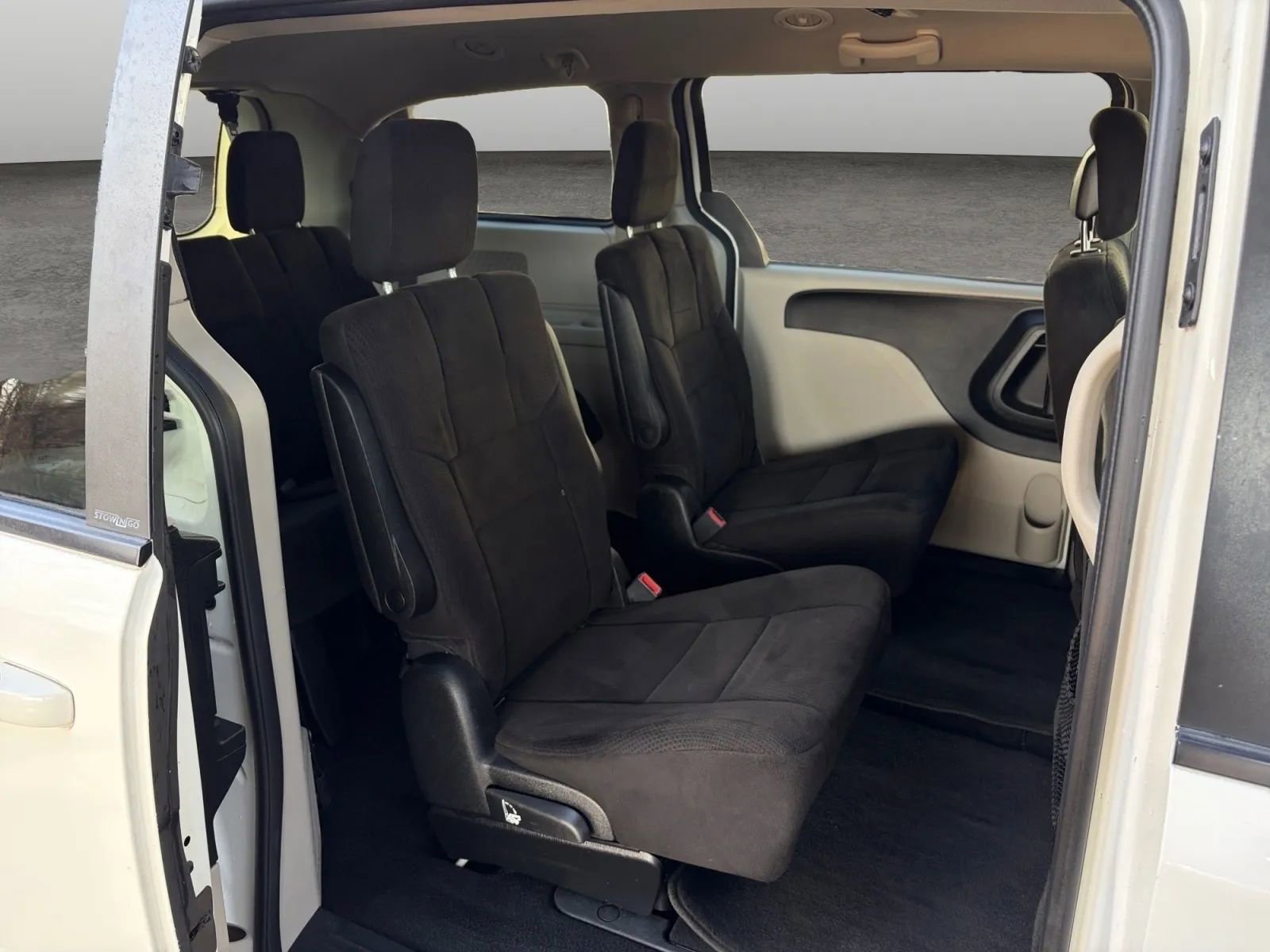 Used 2012 Dodge Grand Caravan SE image 16