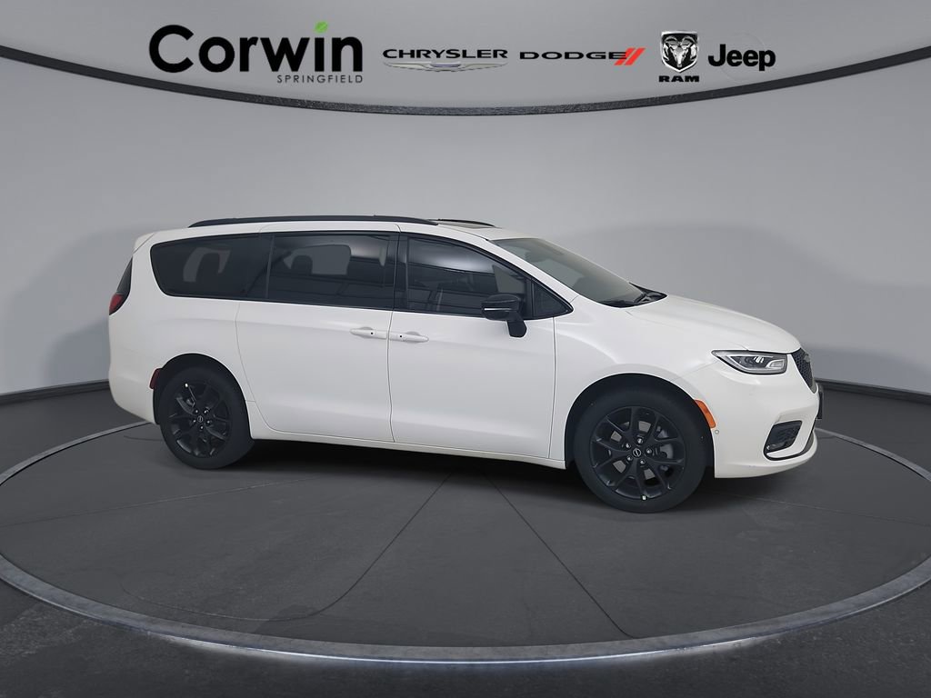 New 2026 Chrysler Pacifica Limited w/ S Appearance Package