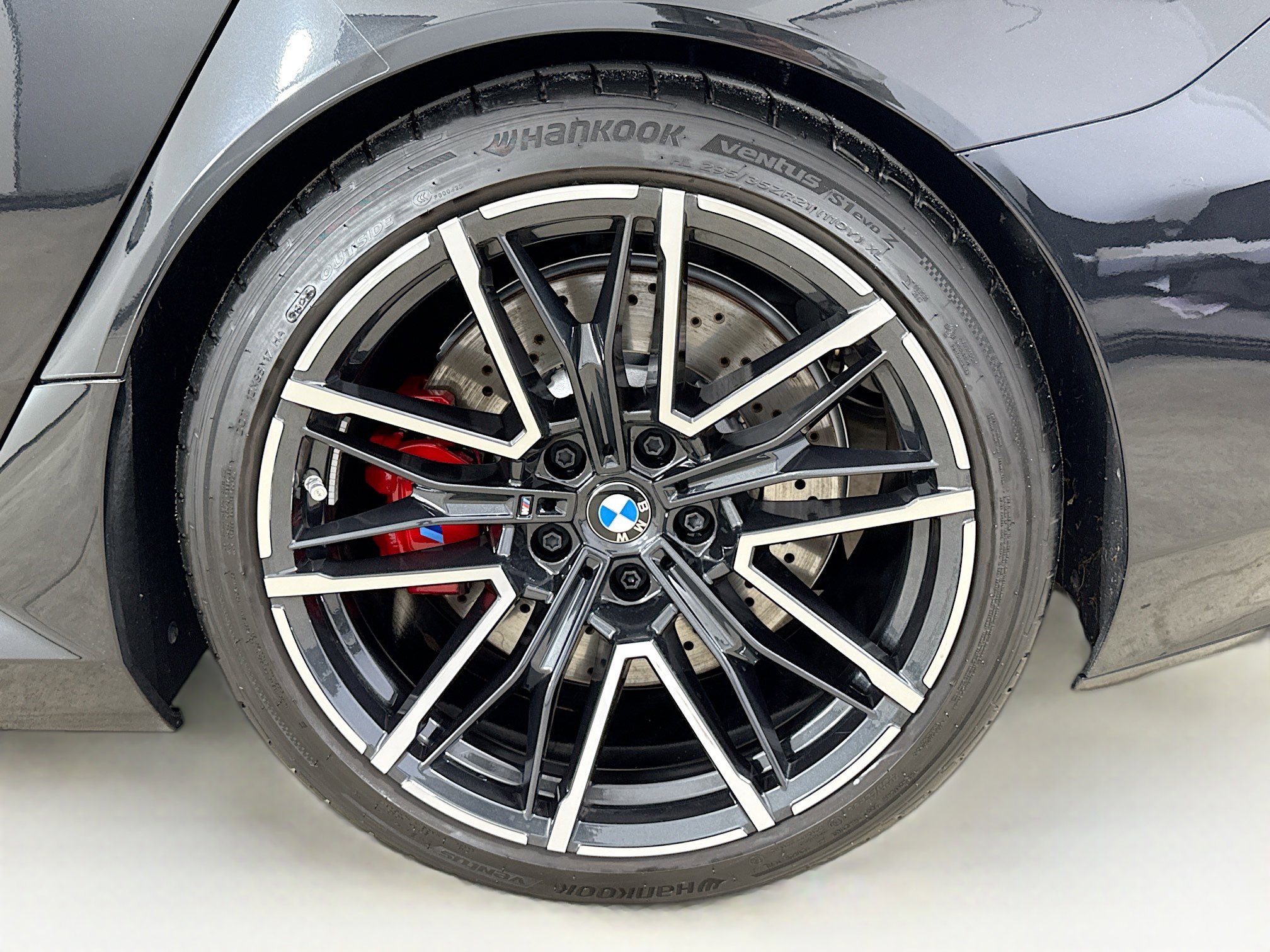 Used 2025 BMW M5 w/ Executive Package image 32