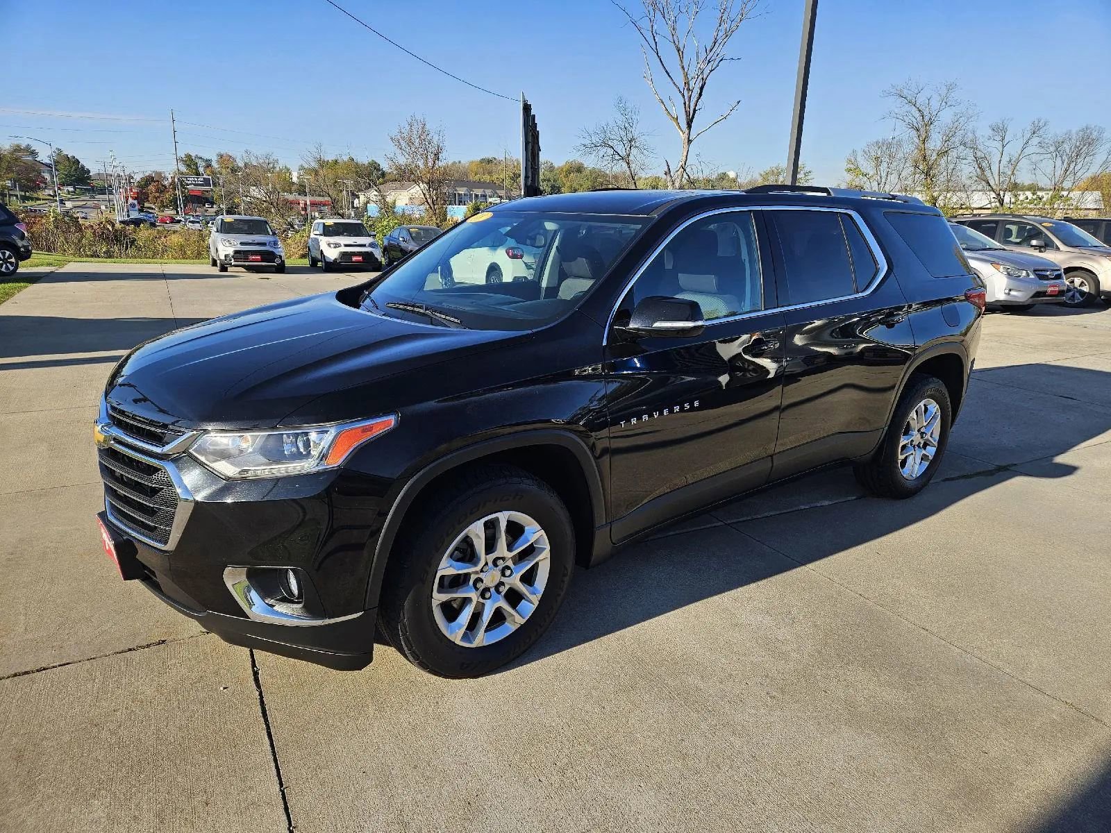 Used 2018 Chevrolet Traverse LT image 3