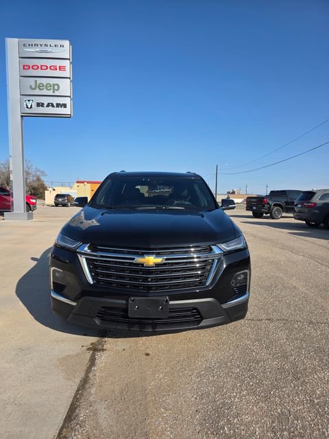Used 2023 Chevrolet Traverse LT w/ Rear Camera Mirror Package image 2