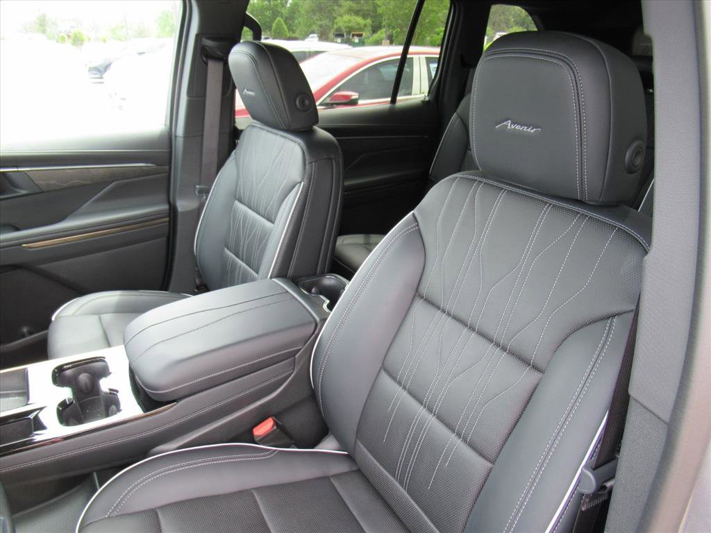 Used 2025 Buick Enclave Avenir w/ Super Cruise Package AWD/4WD image 18