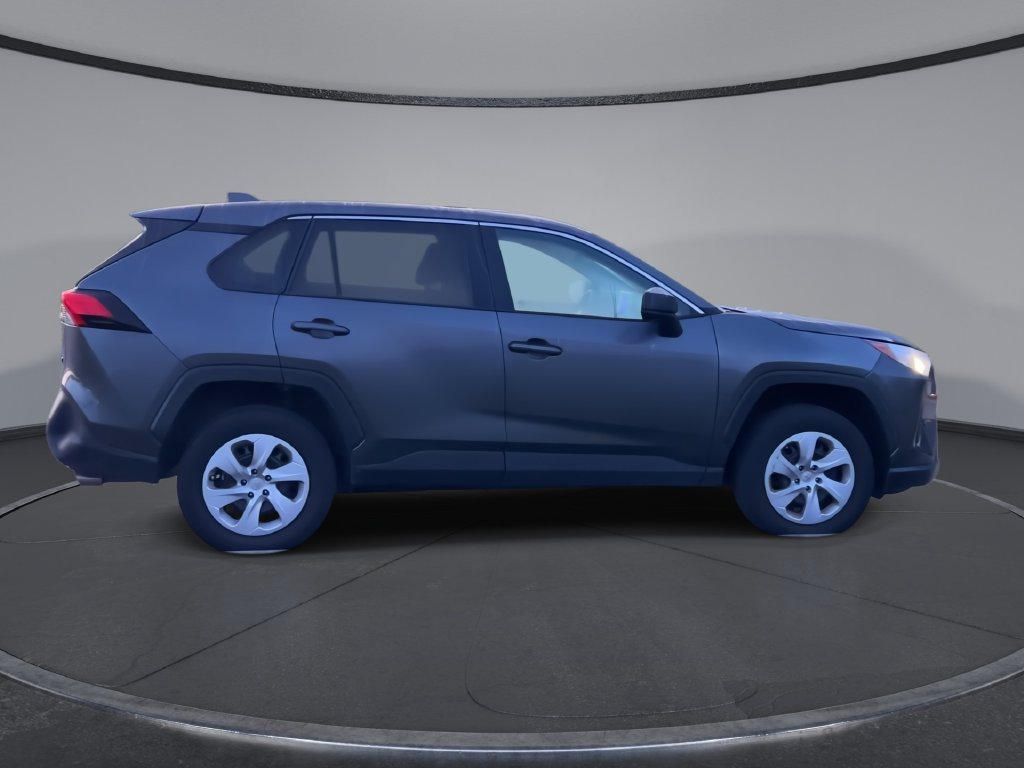 Used 2023 Toyota RAV4 LE FWD image 9