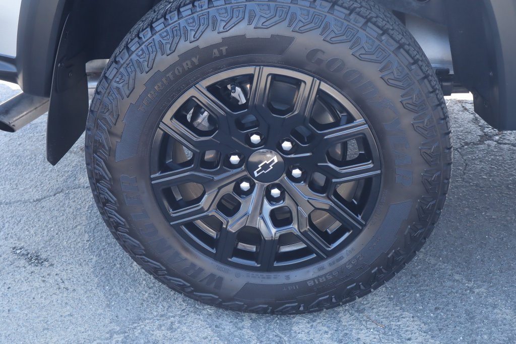 Used 2025 Chevrolet Colorado Trail Boss AWD/4WD image 11