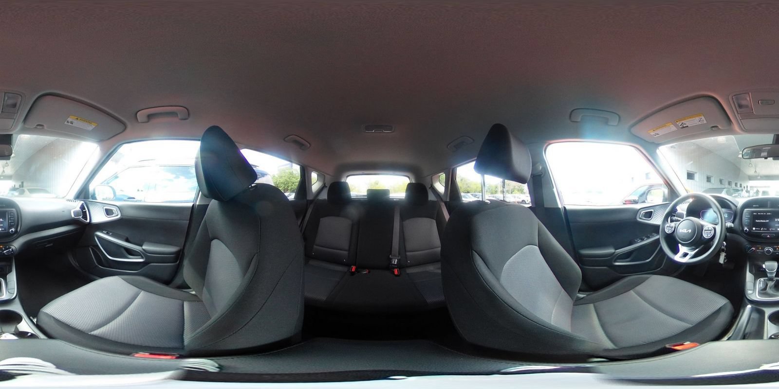 Used 2025 Kia Soul LX w/ LX Technology Package FWD image 40