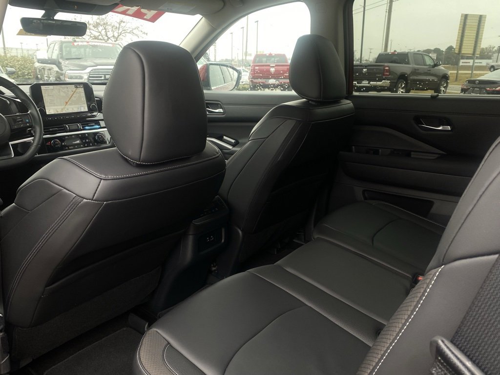 Used 2024 Nissan Pathfinder SL image 26