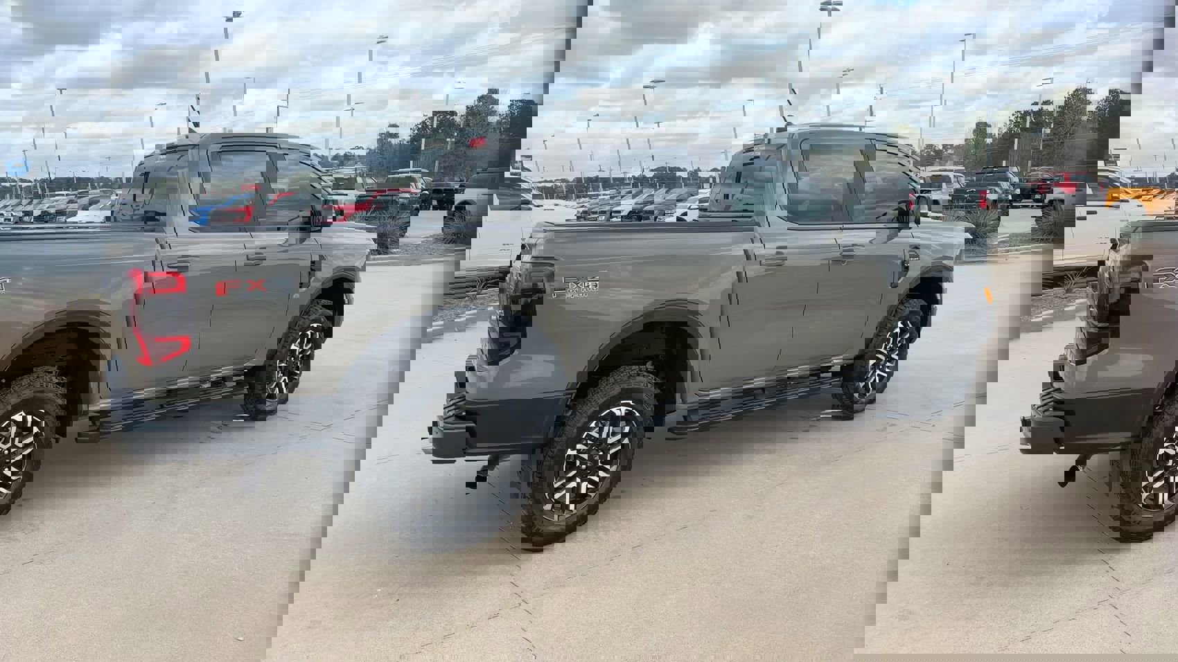 Used 2025 Ford Ranger Lariat w/ FX4 Off-Road Package image 9