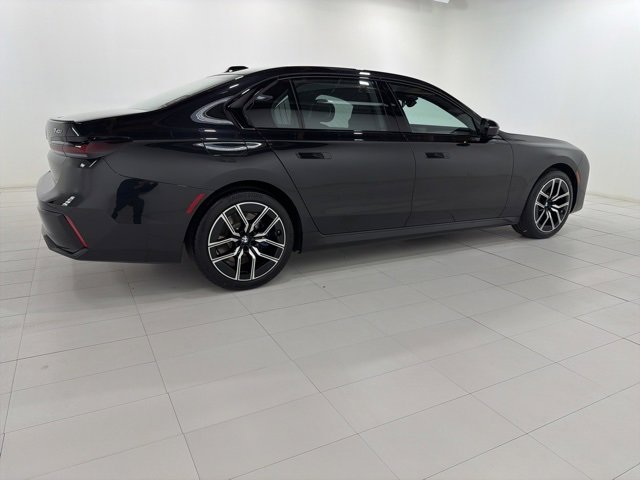 Used 2025 BMW 740i xDrive w/ Premium Package image 6