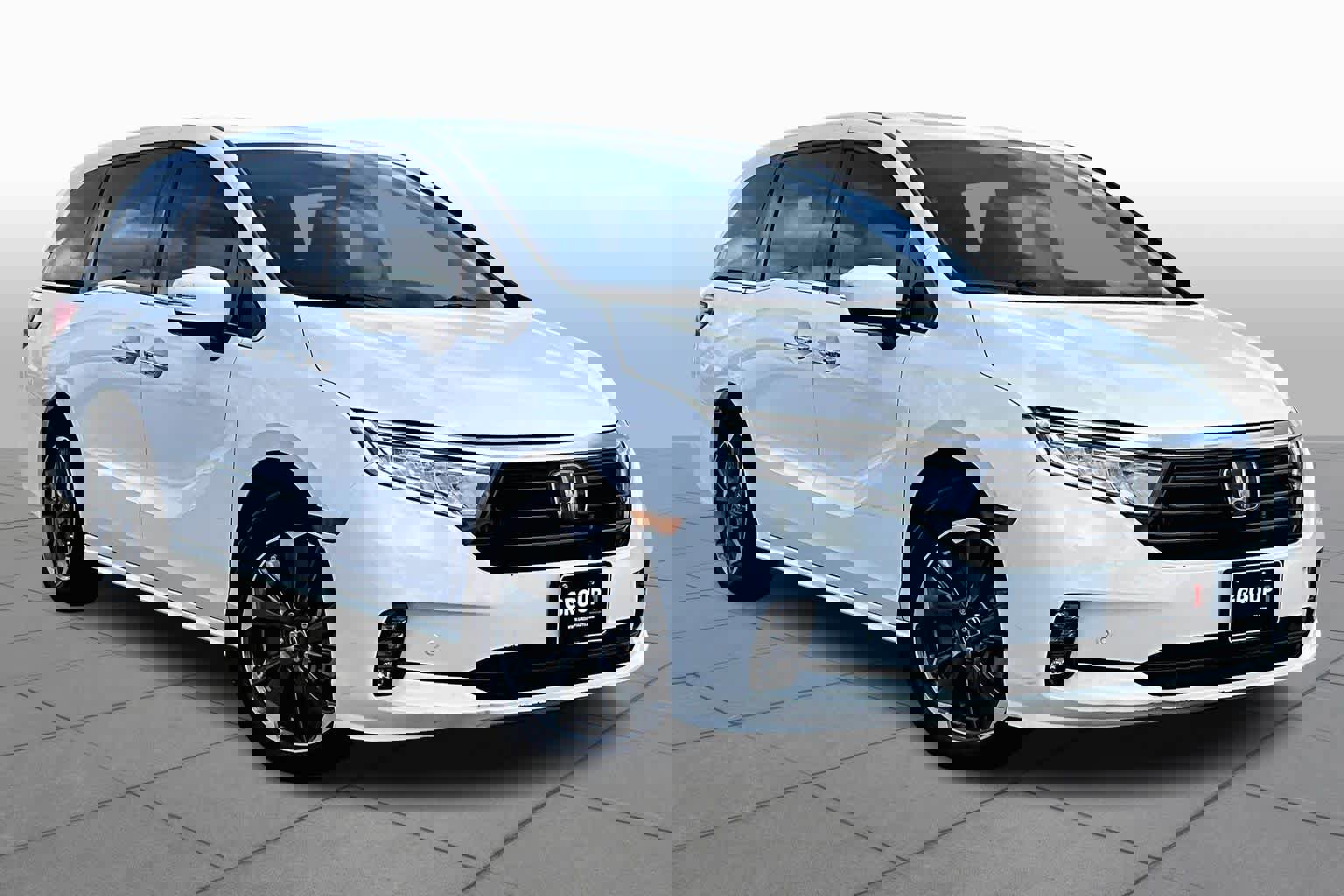 Used 2023 Honda Odyssey Elite image 3