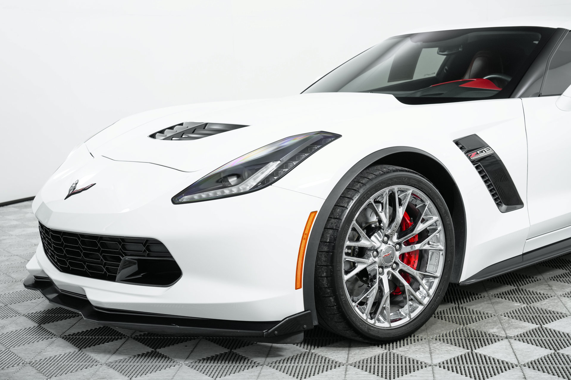 Used 2015 Chevrolet Corvette Z06 w/ 3LZ Preferred Equipment Group RWD image 46