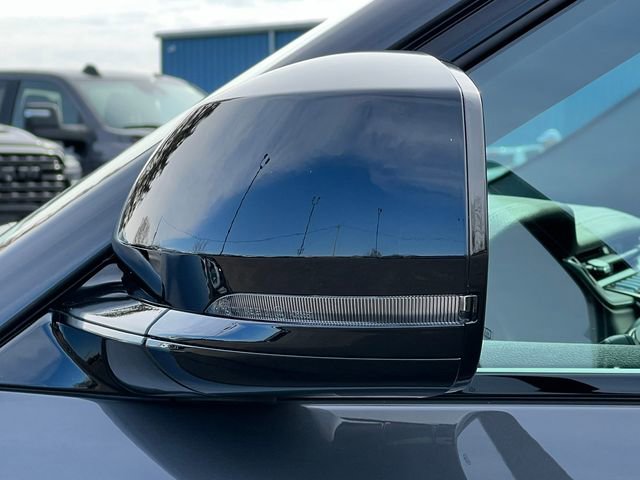 Used 2025 Jeep Grand Cherokee Limited w/ Black Appearance Package image 41