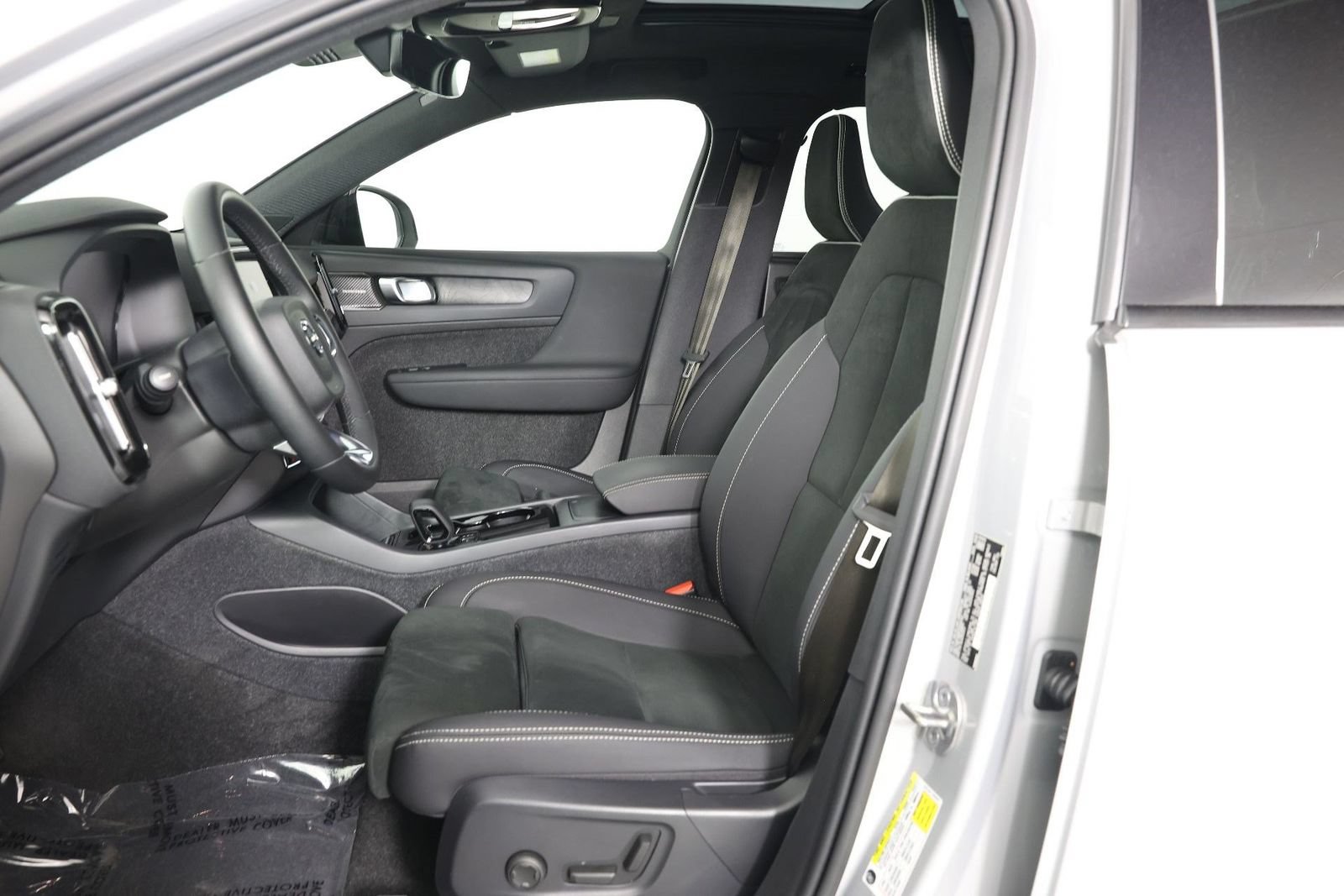Used 2023 Volvo XC40 Recharge Ultimate AWD/4WD image 29