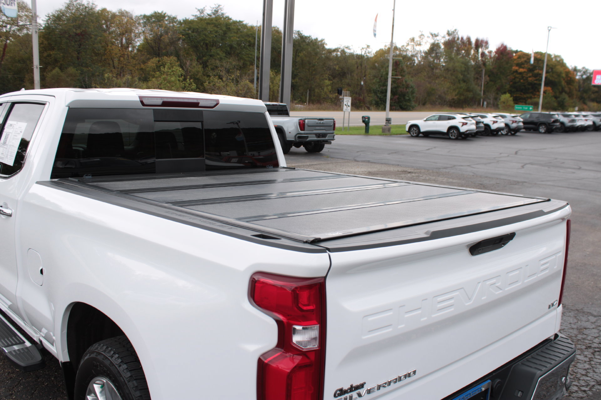 Used 2020 Chevrolet Silverado 1500 LTZ AWD/4WD image 11