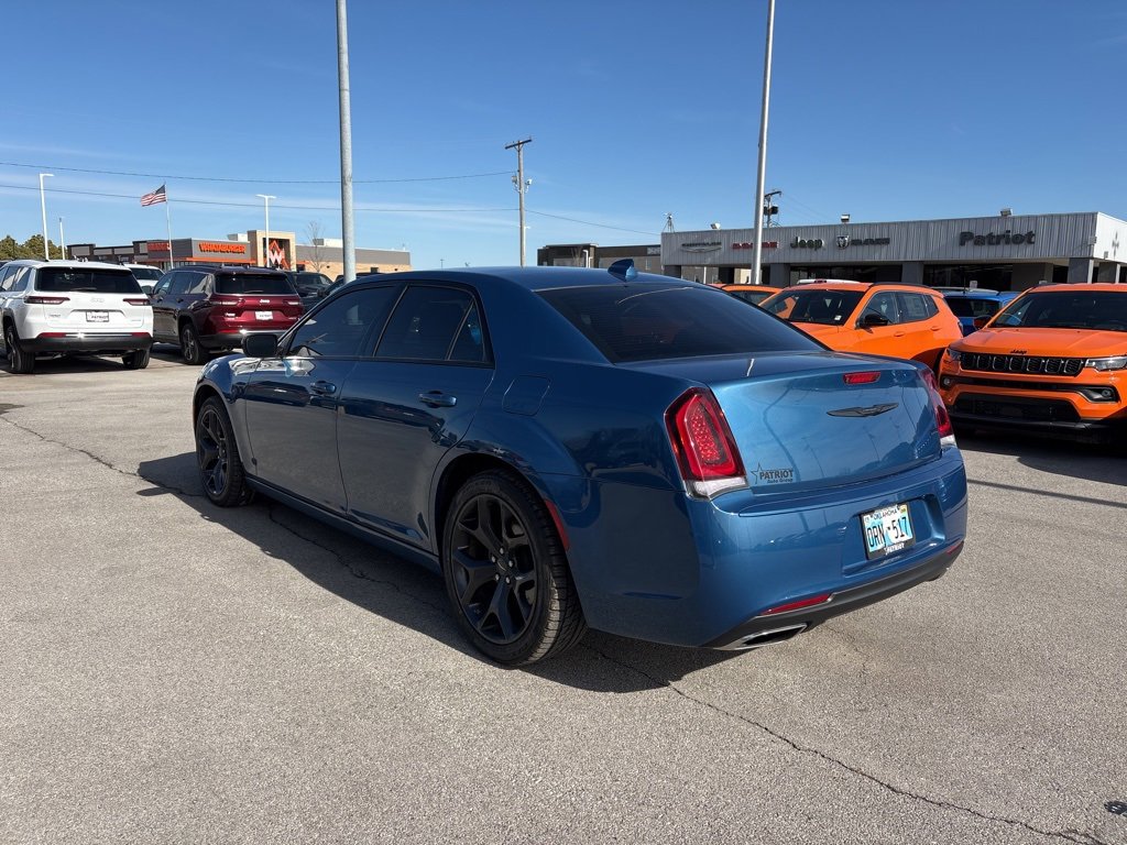 Used 2023 Chrysler 300 Touring w/ Sport Appearance Package image 5