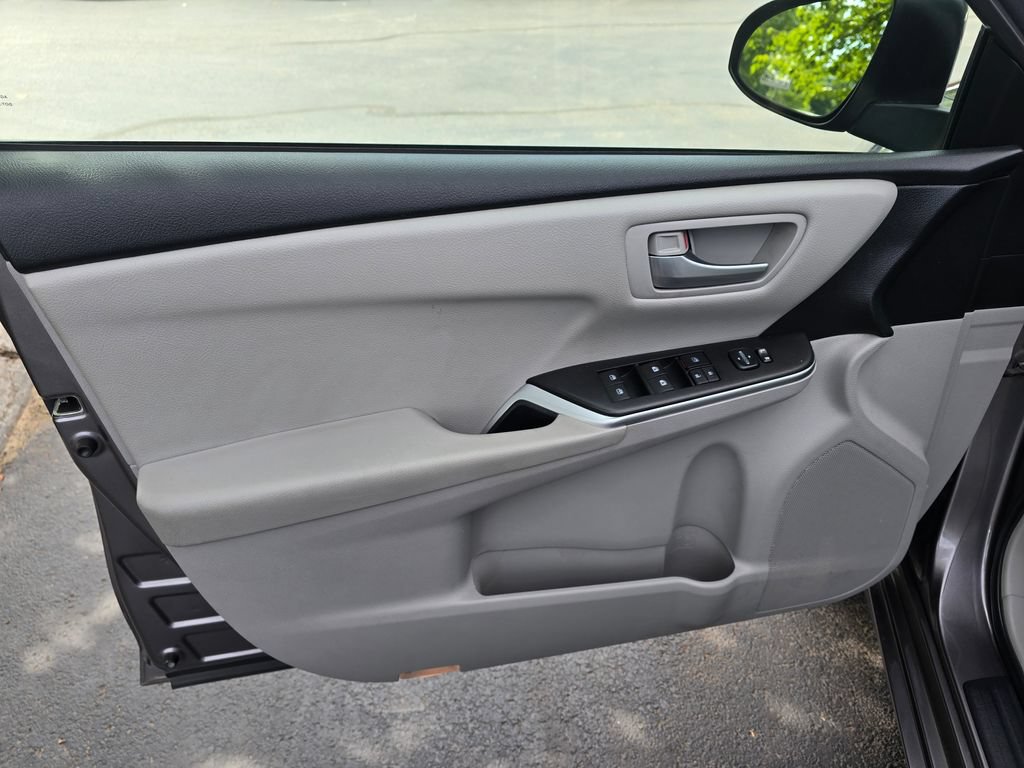 Used 2016 Toyota Camry LE FWD image 16