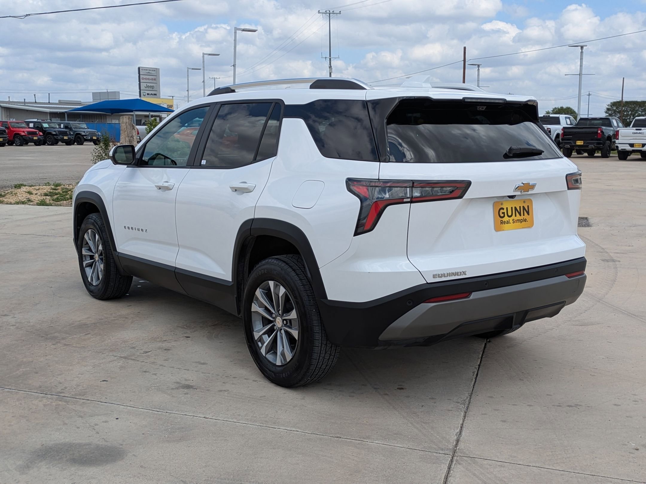 Used 2025 Chevrolet Equinox LT w/ Convenience Package II image 5