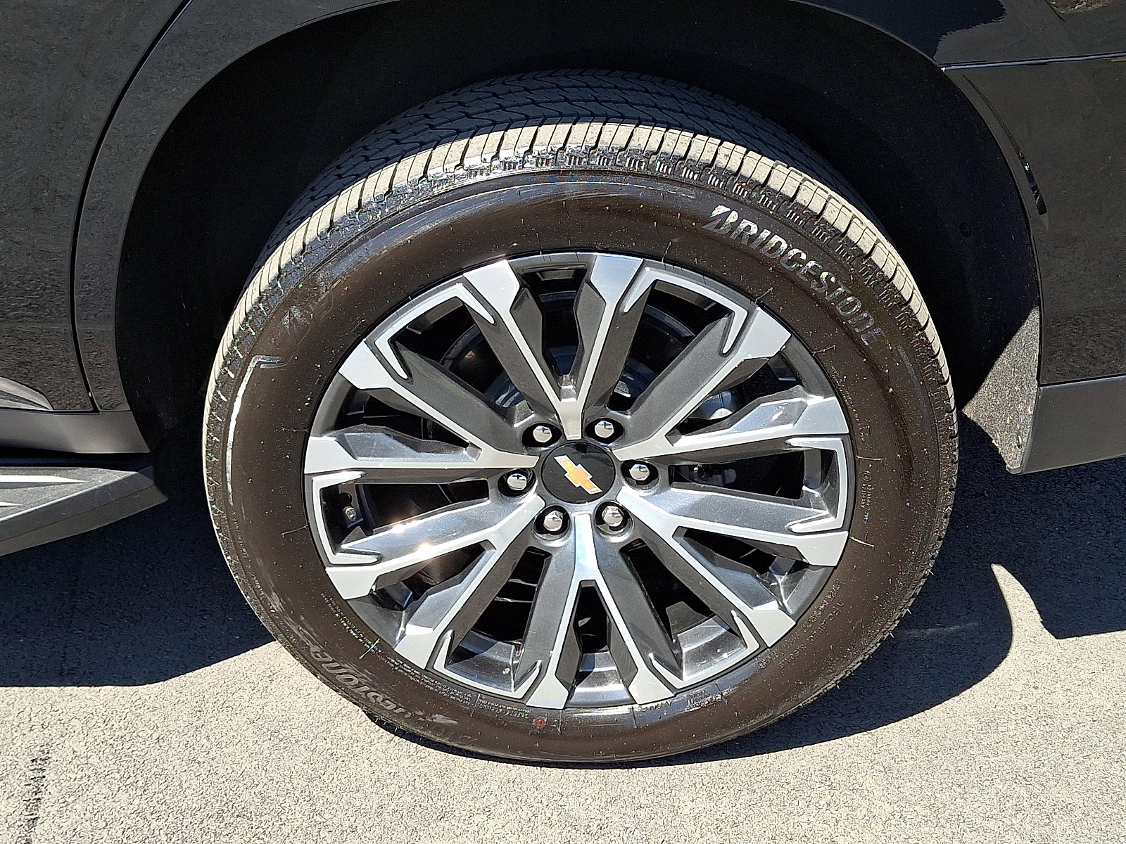 Used 2025 Chevrolet Tahoe High Country AWD/4WD image 11