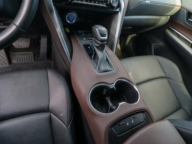 Used 2022 Toyota Venza XLE image 20