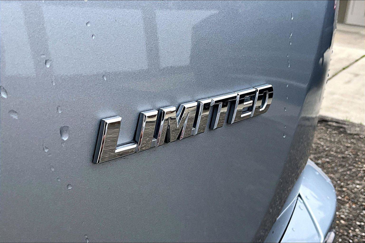 Used 2017 Toyota RAV4 Limited w/ Advanced Technology Package image 8