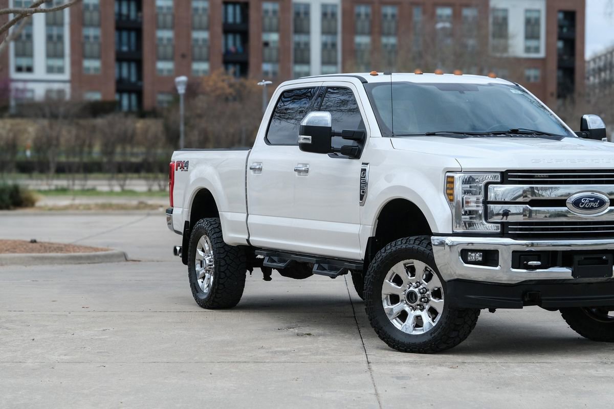 Used 2018 Ford F250 Lariat w/ Chrome Package image 2