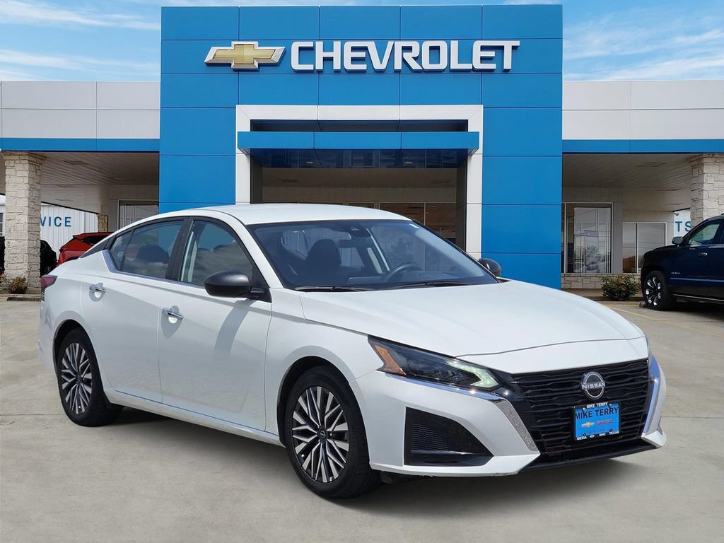 Used 2025 Nissan Altima 2.5 SV