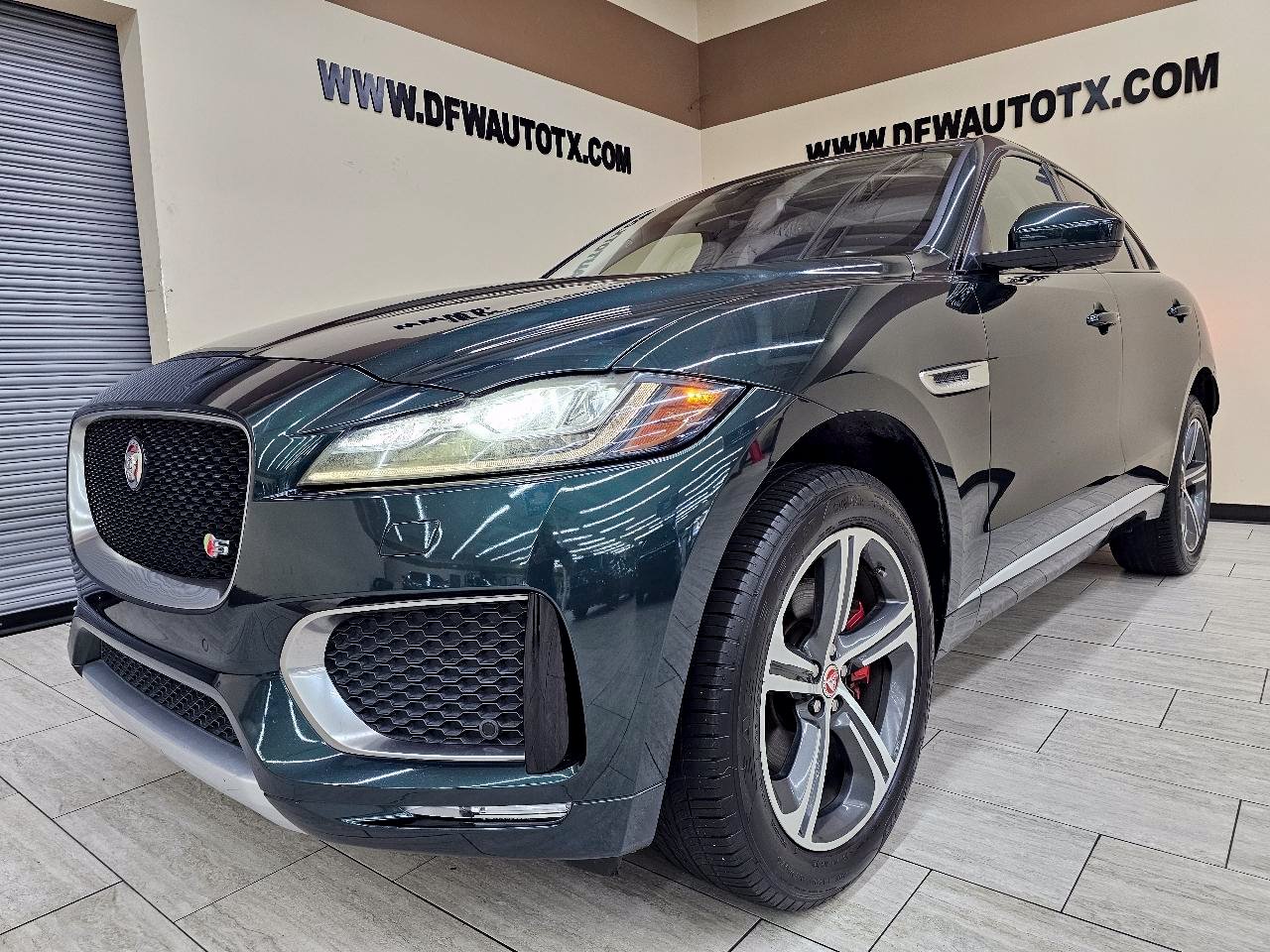 Used 2017 Jaguar F-PACE S AWD/4WD image 2