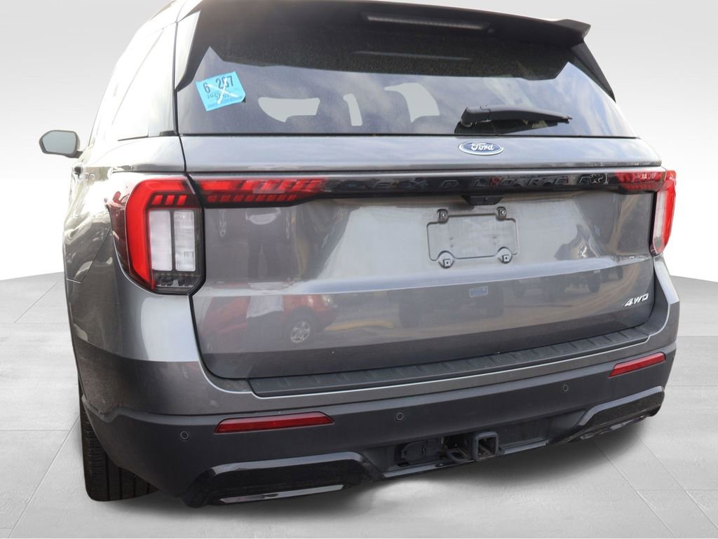 Used 2025 Ford Explorer ST-Line w/ ST-Line Street Pack image 6
