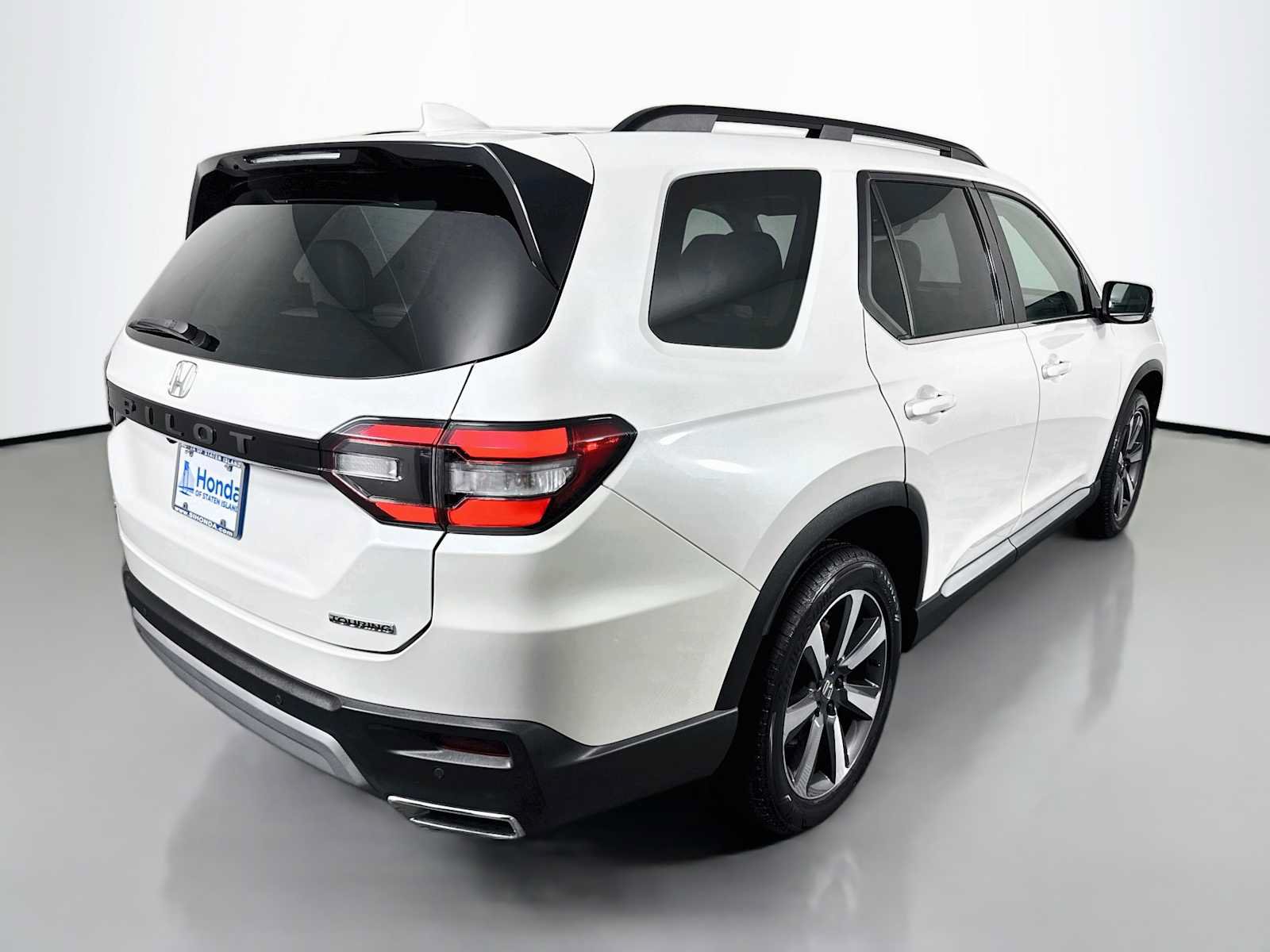 Used 2023 Honda Pilot Touring image 7