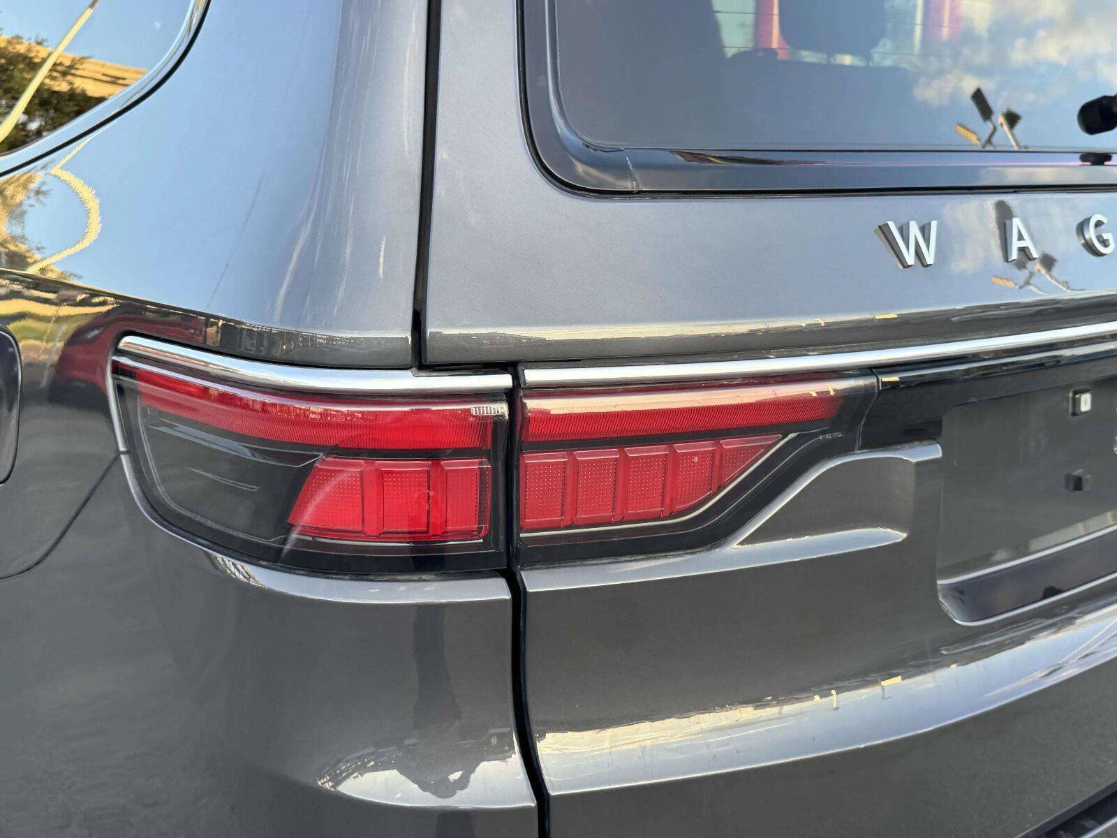 Used 2022 Jeep Wagoneer Series I AWD/4WD image 14